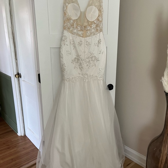 Bridal gown - Picture 4 of 7